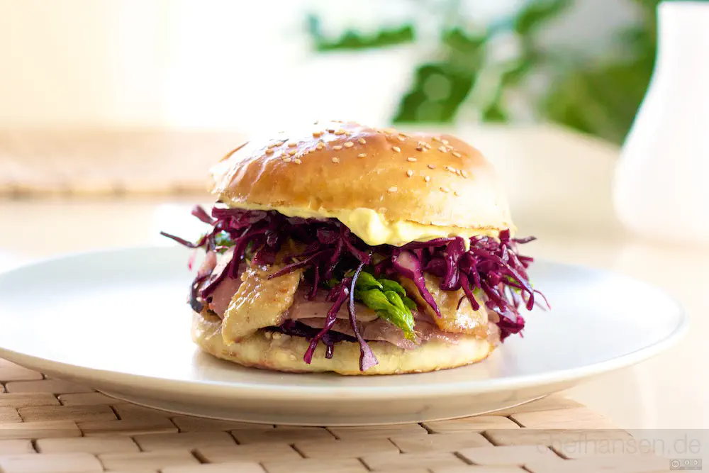 Brioche Burger Bun und The Asparagus Entenburger mit Spargel